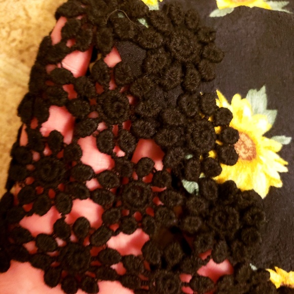 Sunflower Shorts w/ Lace flowers! - Picture 3 of 3